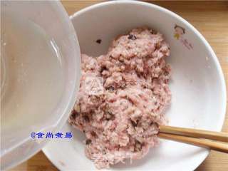 手工冬菇猪肉丸的做法步骤:5