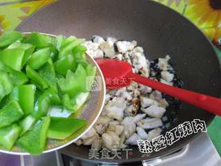 酱爆桃仁鸡丁的做法步骤:12