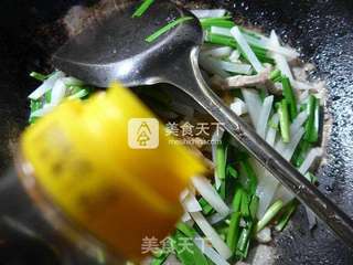 韭菜炒萝卜的做法步骤:5