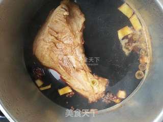 卤猪腿骨的做法步骤:5