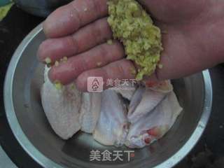 新奥尔良烤鸡翅的做法步骤:2