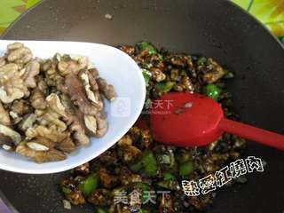 酱爆桃仁鸡丁的做法步骤:13