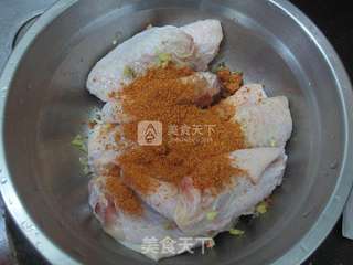 新奥尔良烤鸡翅的做法步骤:3