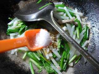 韭菜炒萝卜的做法步骤:7