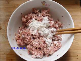 手工冬菇猪肉丸的做法步骤:4