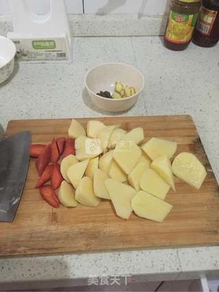 土豆红烧肉的做法步骤:3