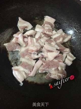 五花肉炒南瓜片的做法步骤:2
