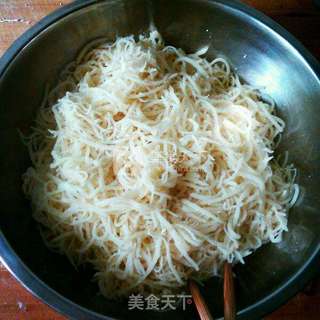 特色油泼土豆丝的做法步骤:9