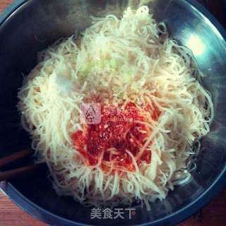 特色油泼土豆丝的做法步骤:12