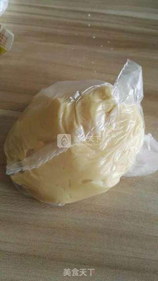 莲蓉蛋黄月饼的做法步骤：5