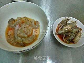 红油娃娃菜烧大虾的做法步骤:2