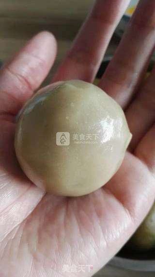 莲蓉蛋黄月饼的做法步骤：9
