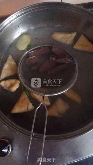 鸭血粉丝汤的做法步骤:3