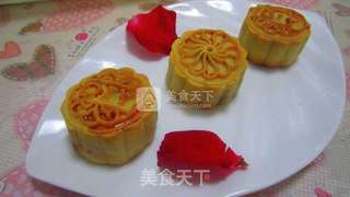 自制广式蛋黄豆沙月饼的做法步骤:8