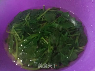 宝宝辅食—自制菠菜泥的做法步骤:3