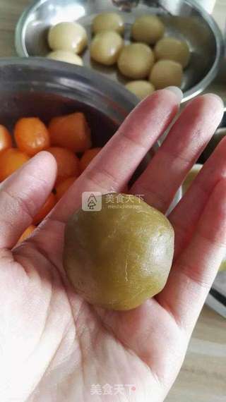 莲蓉蛋黄月饼的做法步骤：8