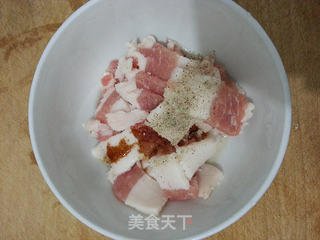 韭苔炒五花肉的做法步骤:2