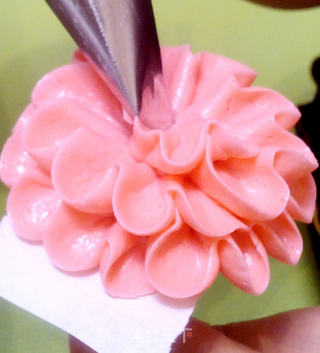 百花怒放海绵纸杯蛋糕的做法步骤:30