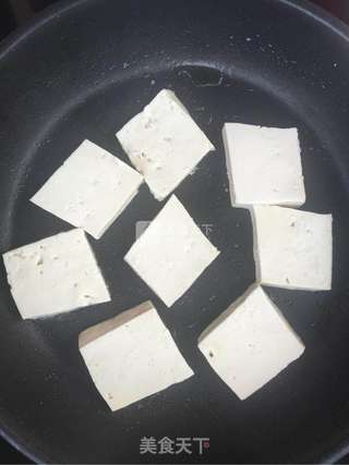 白菜炖豆腐的做法步骤:2
