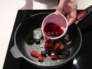 春鸡佐红酒野蜜莓的做法步骤:6