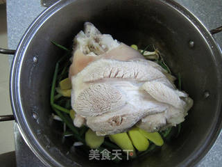 自创美味东坡肘子的做法步骤:7