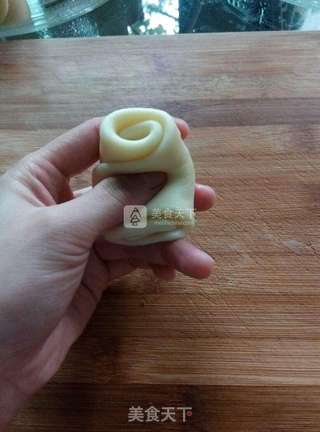 紫薯蛋黄酥的做法步骤:12