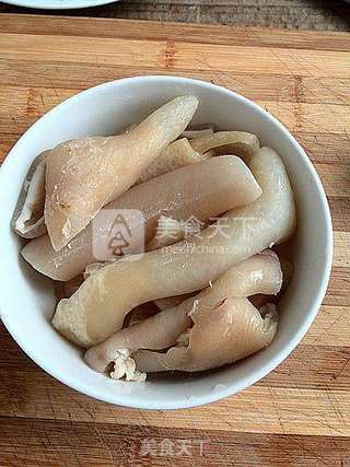 辣椒炒肉皮的做法步骤:2