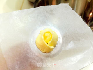 花朵纸杯蛋糕(意式奶油霜裱花)的做法步骤:14