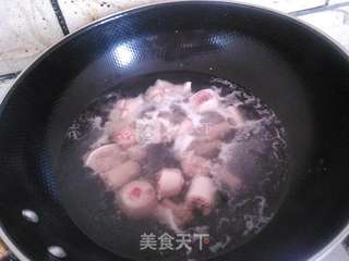 黄豆烧猪尾的做法步骤:2