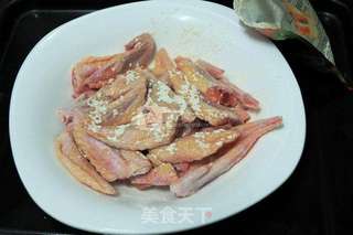 锡纸盐焗鸡翅尖的做法步骤:2