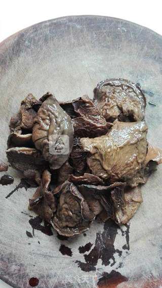 榛蘑肉酱的做法步骤:2