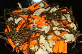 干豆角肉片煲仔饭的做法步骤:5