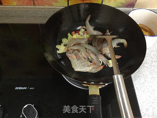 油爆大虾的做法步骤:2
