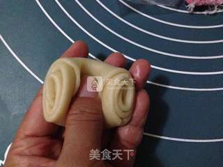 豆沙蛋黄酥的做法步骤:17