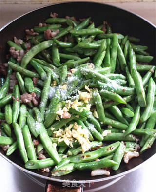 简易版干煸四季豆的做法步骤:5