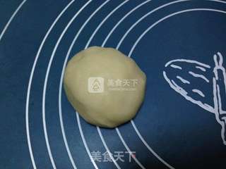 豆沙蛋黄酥的做法步骤:3