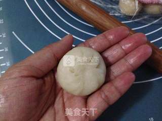 豆沙蛋黄酥的做法步骤:9