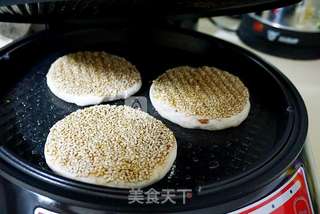 酥脆掉渣的芝麻酱烧饼的做法步骤:12