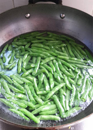 简易版干煸四季豆的做法步骤:2