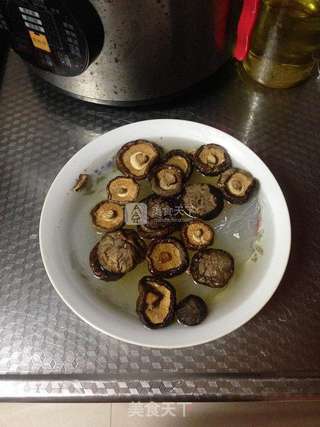 叻沙鲜虾炒粉丝的做法步骤：1