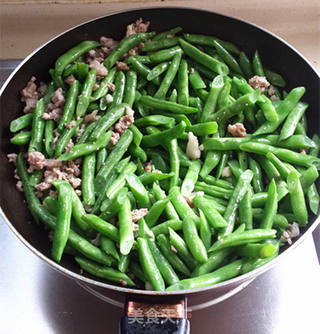 简易版干煸四季豆的做法步骤:4