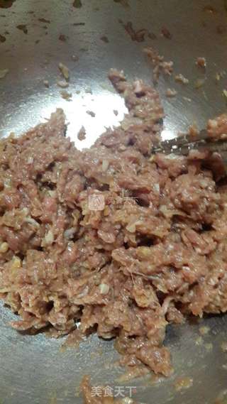 诱人晚餐牛肉汉堡的做法步骤：1