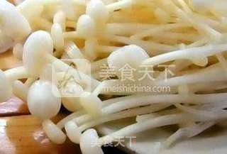 越南越美之----优康里脊牛肉卷菇的做法步骤:2