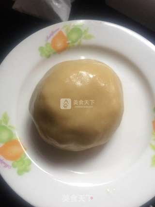 莲蓉蛋黄月饼的做法步骤:3