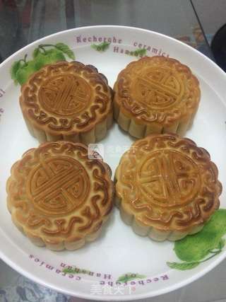 莲蓉蛋黄月饼的做法步骤:12