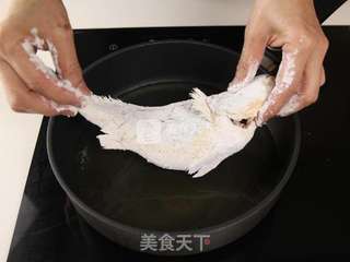 五柳酸甜鱼的做法步骤:5