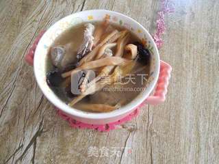 金针菜木耳骨汤的做法步骤:6