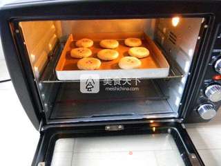 黑芝麻花生馅苏式月饼的做法步骤:19