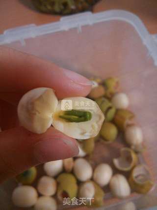 桂花莲子羹的做法步骤:3