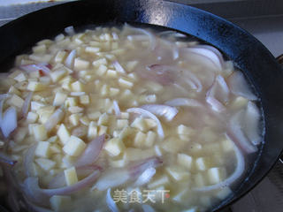 咖喱土豆鱿鱼面的做法步骤:8